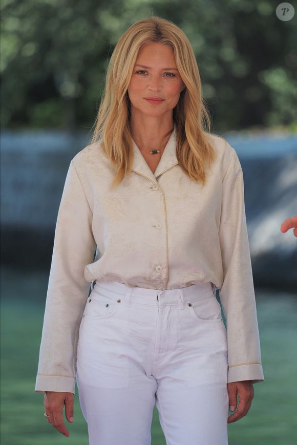 Notamment cet entretien avec Marie Claire, en juillet dernier, durant lequel elle révèle les aliments qu’elle a intégrés dans ses menus post-grossesse pour retrouver la ligne. 

Virginie Efira - Les personnalités se pressent au festival international du film de Venise (La Mostra), le 1er septembre 2021.