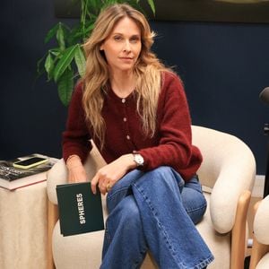 À seulement 4 ans, Ophélie Meunier a été inscrite par ses parents dans une agence de mannequins pour enfants. Elle a rapidement enchaîné les contrats devant les objectifs.

Exclusivité - Ophélie Meunier présente le podcast « SPHERE5 » à Paris, en France, le 13 avril 2026. Photo de Jérôme Dominé/ABACAPRESS.COM