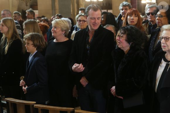Claude François Junior (Jr), ses enfants, sa mère Isabelle Forêt, Vline Buggy, auteure, parolière lors de la messe hommage à Claude François en l'église Notre-Dame d'Auteuil à Paris le 10 mars 2018. Cette commémoration marque le 40ème anniversaire de la mort du chanteur. Ses obsèques ont été célébrées au même endroit le 15 mars 1978.
© CVS / Bestimage