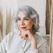 Transition vers les cheveux gris : L'experte Ester Valiente la recommande mais alerte sur les nombreux "avis non sollicités"