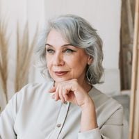 Transition vers les cheveux gris : L'experte Ester Valiente la recommande mais alerte sur les nombreux "avis non sollicités"