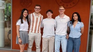 Une sacrée équipe à Roland-Garros ! Félix et Alexis Lebrun s'offrent une rare sortie avec leurs compagnes respectives