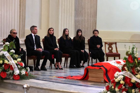 Veillée funèbre du prince Victor-Emmanuel de Savoie, en l'Eglise de Sant'Uberto à Turin, en présence de sa veuve Marina Ricolfi-Doria, de son fils, le prince E-P. de Savoie avec sa femme la princesse Clotilde Courau et leurs filles les princesses Vittoria et Luisa, le 9 février 2024. Le fils du dernier roi d'Italie s'est éteint le 3 février 2024 à l'âge de 86 ans.
© Dominique Jacovides/Bestimage