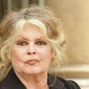 Brigitte Bardot, légende du cinéma devenue militante pour la cause animale, quitte l'Élysée à Paris, le 27 septembre 2006, après une réunion sur les questions environnementales avec le président Nicolas Sarkozy. Photo : Thierry Orban/ABACAPRESS.COM