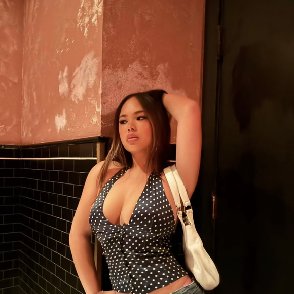 Très fière de son parcours, Joy Hallyday avait d'ailleurs mis les points sur les i concernant son héritage et en revendisuant le nom de Smet, le véritable patronyme de Johnny

Joy Hallyday immortalisée sur Instagram. (Capture d'écran).