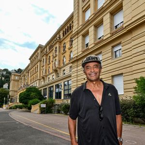 Yannick Noah, l'ancien champion de tennis français et chanteur, est mis à l'honneur à Nice dans le club de Tennis où il a fait son sport étude, le Nice LTC qui va baptiser son court central de son nom en présence de ses copains de classe, le 11 juillet 2026. © Bruno Bebert/Bestimage