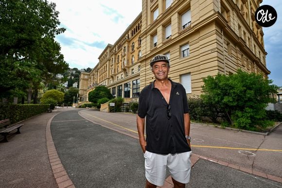 Yannick Noah, l'ancien champion de tennis français et chanteur, est mis à l'honneur à Nice dans le club de Tennis où il a fait son sport étude, le Nice LTC qui va baptiser son court central de son nom en présence de ses copains de classe, le 11 juillet 2026. © Bruno Bebert/Bestimage