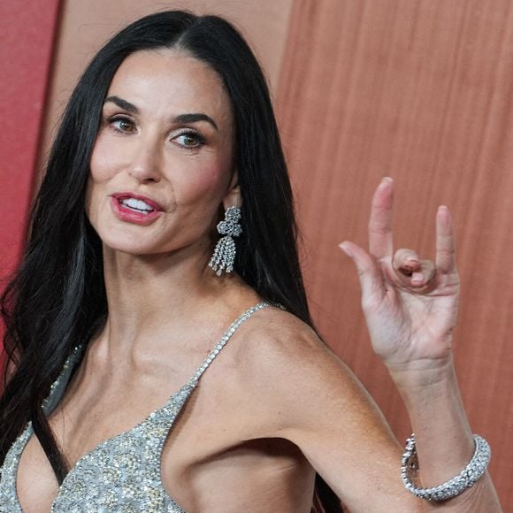 Demi Moore sur le tapis rouge de la 97ème cérémonie des Oscars organisée par l'Académie des Arts et Sciences du Cinéma au Dolby Theatre à Los Angeles, CA le 02 mars 2025. Photo by Sthanlee B. Mirador/SPUS/ABACAPRESS.COM