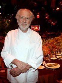 Plusieurs millions pour cette bâtisse iconique du XIXe siècle : six ans après le départ de Pierre Gagnaire, l'hôtel particulier qui abritait son restaurant mis en vente !