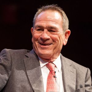 Tommy Lee Jones le 26 avril 2012 recevant la médaille des Arts de Harvard à Cambridge
Bestimage