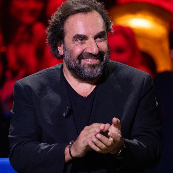 Exclusif - André Manoukian lors de l'enregistrement de l'émission "La Boîte à secrets", présentée par F.Bollaert et diffusée le 16 janvier 2026 sur France 3, dans les studios du Lendit à Saint-Denis, France, le 16 décembre 2025. © Cyril Moreau/Bestimage