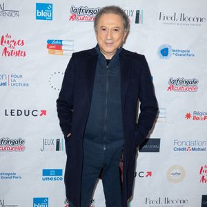 Le 18 janvier prochain, à la même heure, un nouveau match de rugby sera diffusé à la place de "Vivement dimanche" qui fera donc son retour à l'antenne le 25 janvier prochain.

Michel Drucker participe au festival du livre 'Des Livres, Des Artistes' à la Maison de la Chimie le 30 novembre 2024 à Paris, France. Photo par Nasser Berzane/ABACAPRESS.COM