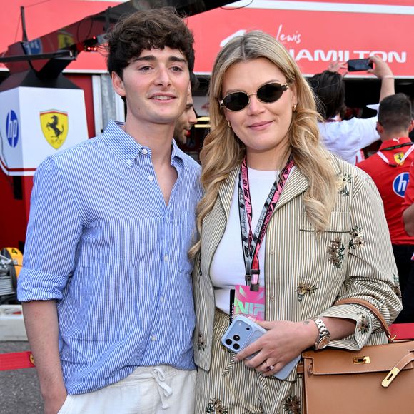 Noah Schnapp et Camille Gottlieb dans les paddocks du Formula 1 Louis Vuitton Grand Prix de Monaco 2026, le 6 juin 2026. 

© Bruno Bebert/Bestimage
