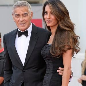 Venise, 83e Venice International Film Festival 2026 - Jour 1 - Soirée d'ouverture sur le tapis rouge - En photo : George Clooney et sa femme Amal 

2 Septembre 2026
© Zuma Press / Bestimage