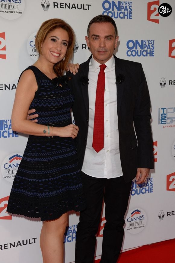 Lea Salame et Yann Moix lors de la séance photo de l'émission « On n'est pas couché », en amont du 69e Festival de Cannes, à Cannes, en France, le 18 mai 2016. Photo de Julien Reynaud/APS-Medias/ABACAPRESS.COM