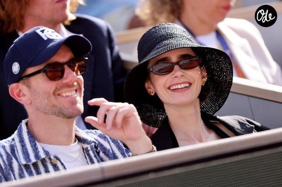 Lily Collins avec son mari Charlie McDowell - Célébrités dans les tribunes de la finale homme des Internationaux de France de Tennis de Roland Garros 2026 le 7 juin 2026. © Jacovides-Moreau/Bestimage