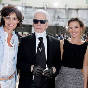 Ines de La Fressange, Karl Lagerfeld, Virginie Ledoyen et Cecile Cassel - Interieur - People au defile de mode Haute-Couture Automne-Hiver 2013/2014 "Chanel" au Grand Palais a Paris. Le 2 juillet 2013