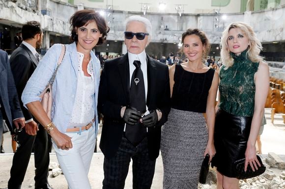 Ines de La Fressange, Karl Lagerfeld, Virginie Ledoyen et Cecile Cassel - Interieur - People au defile de mode Haute-Couture Automne-Hiver 2013/2014 "Chanel" au Grand Palais a Paris. Le 2 juillet 2013