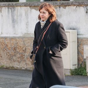 Valérie Bonneton lors des funérailles de l'acteur Bruno Salomone, décédé à l'âge de 55 ans le 15 mars 2026, à Joinville-le-Pont, en France, le 23 mars 2026. Photo de Nasser Berzane/ABACAPRESS.COM