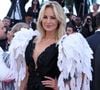 Et l'autre avec des plumes sur ses épaules
Adriana Karembeu assiste au "Vie Privee" (A Private Life) tapis rouge du 78ème Festival de Cannes au Palais des Festivals le 20 mai 2025 à Cannes, France. Photo de Jerome Domine/ABACAPRESS.COM