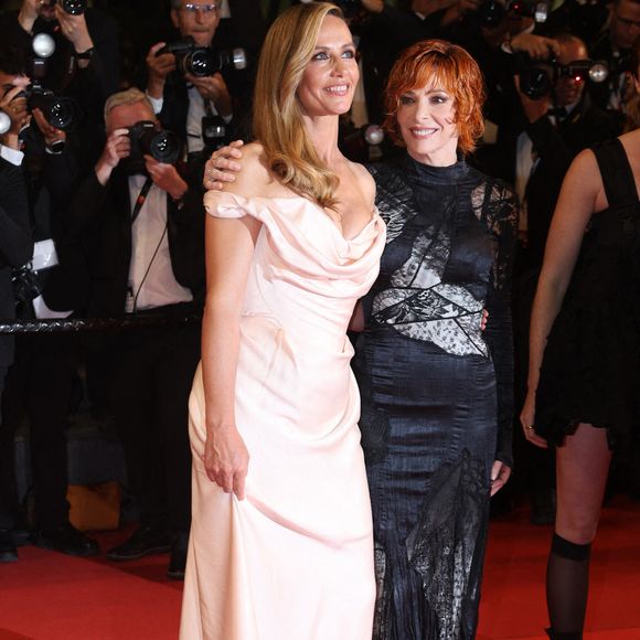 Cécile de France et Mylene Farmer assistent à la séance de minuit de Dalloway dans le cadre du 78e Festival de Cannes à Cannes, France, le 15 mai 2025. Jerome Domine/ABACAPRESS.COM