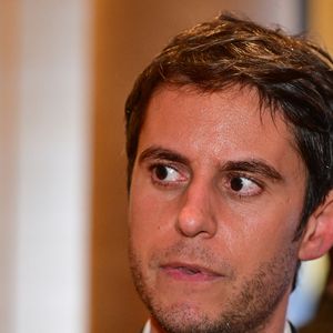 Gabriel Attal au dîner annuel du CCAF (Conseil de coordination des associations arméniennes de France) à l'hôtel du collectionneur à Paris le 11 mars 2025
Comme chaque année, la onzième édition du désormais fameux dîner du CCAF a fait salle comble. 450 personnes se sont retrouvées dans les salons de l'hôtel du collectionneur, à Paris. Lors du cocktail, plusieurs personnalités politiques ont eu l'occasion de s'entretenir avec les invités.
Comme de coutume, un certain nombre de figures intellectuelles étaient également au dîner.
C'est Nelson Monfort qui a présenté la soirée en rappelant que la soirée est l'occasion de nous retrouver et de réaffirmer les liens profonds qui unissent la France et l'Arménie, liens tissés par l'histoire, la culture et des valeurs communes.
Cette soirée incarne à la fois un hommage solennel et un appel à l'action. Hommage envers celles et ceux qui oeuvrent sans relâche pour la cause arménienne; mais appel à la communauté internationale pour qu'elle s'engage résolument pour la justice et la paix.

© Christian Liewig / Bestimage