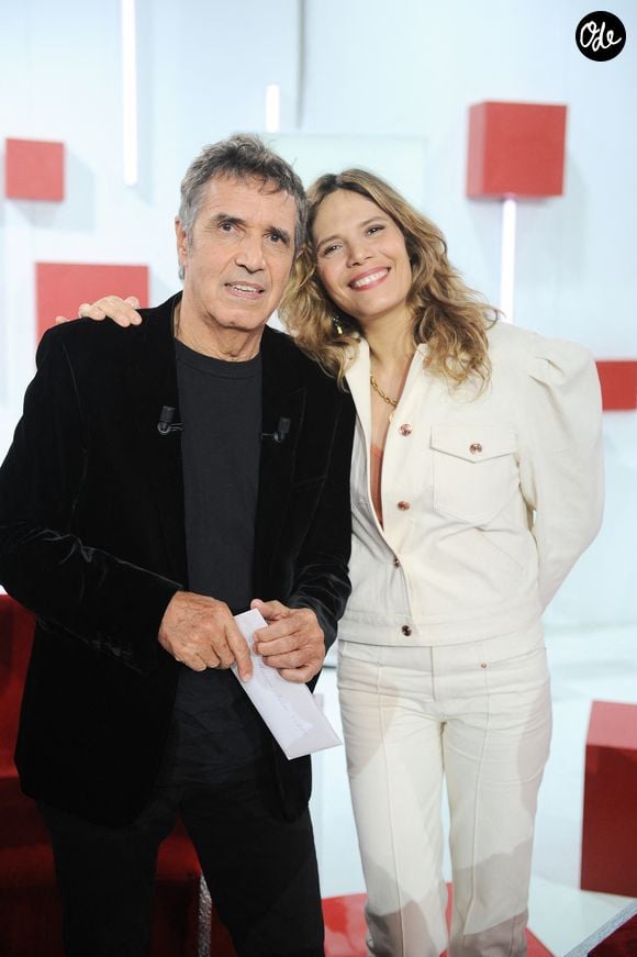 Julien Clerc et sa fille Vanille Clerc - Enregistrement de l'émission Vivement dimanche au studio rive gauche présentée par M. Drucker avec une diffusion sur France 3 le 23 novembre. © Guillaume Gaffiot/Bestimage