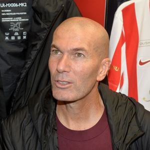 Zinedine Zidane durant la première édition du « match des légendes » opposant l'équipe des Légendes, les anciens de Cannes, à l'équipe des Etoiles avec pour capitaine Didier Deschamps, au stade Pierre de Coubertin à Cannes, le 30 octobre 2025. © Bruno Bebert / Dominique Jacovides / Bestimage