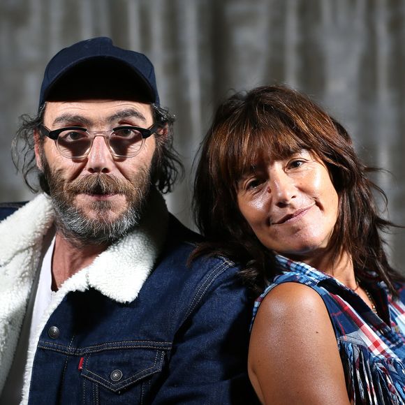 Malgré leur séparation, les deux comédiens continuent d'entretenir une relation familiale très apaisée.

Philippe Rebbot et Romane Bohringer - Avant-première du film "L'amour flou" à Lille le 18 septembre 2018.