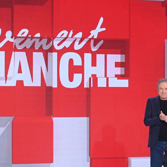 Exclusif - Michel Drucker - Enregistrement de l'émission Vivement dimanche au studio Rive gauche , presentée par Michel Drucker . Diffusion sur France 3 le 30 novembre 2025. © Guillaume Gaffiot / Bestimage