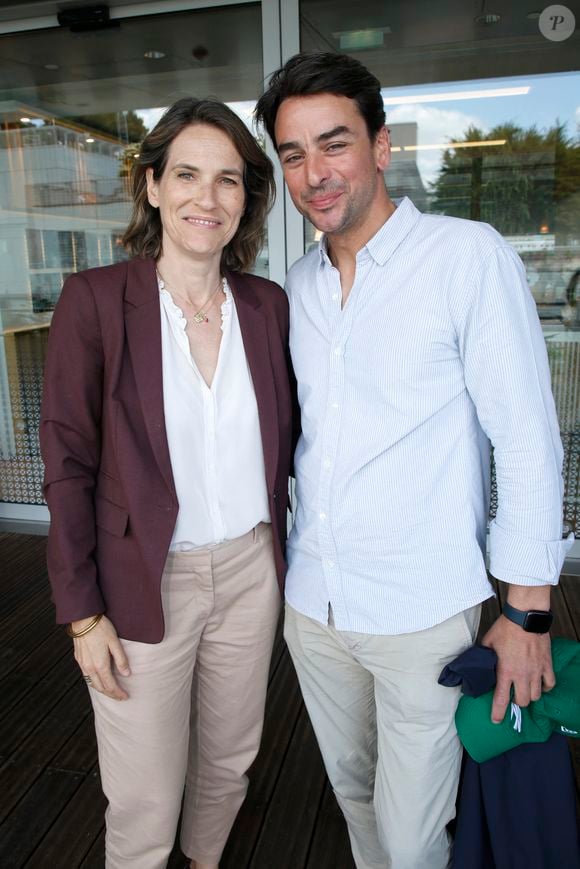 Exclusif - Julian Bugier et sa femme Claire Fournier - Déjeuner dans la loge de France Télévisions lors de la Finale Hommes des Internationaux de France de Tennis de Roland Garros 2024 - Jour 15 à Paris. Le 9 Juin 2024. 
© Bertrand Rindoff / Bestimage