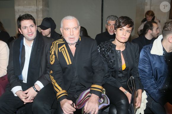 Cette dernière a confié que la vie aux côtés du rockeur n'était pas toujours facile. "Il peut être féroce", avait-elle même raconté lors d'une interview.


Bernard Lavilliers et sa femme Sophie Chevalier - People au défilé de mode "Julien Fournié", collection Haute-Couture printemps-été 2018, à Paris. Le 23 janvier 2018
© CVS - Veeren / Bestimage