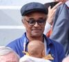 Devenu papa à 64 ans d'une fille prénommée Keelaani et née de sa relation avec sa compagne Malika, le chanteur passe du temps en famille

Yannick Noah et sa fille Keelaani lors de l'hommage à R.Nadal lors des internationaux de France de tennis à Roland Garros le 25 mai 2025.

© Jacovides / Moreau / Bestimage