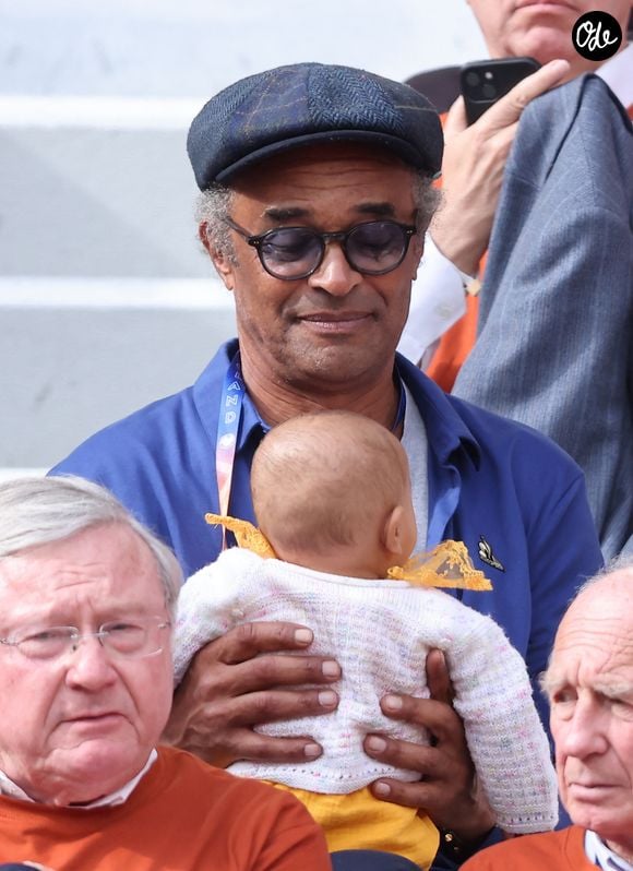 Devenu papa à 64 ans d'une fille prénommée Keelaani et née de sa relation avec sa compagne Malika, le chanteur passe du temps en famille

Yannick Noah et sa fille Keelaani lors de l'hommage à R.Nadal lors des internationaux de France de tennis à Roland Garros le 25 mai 2025.

© Jacovides / Moreau / Bestimage