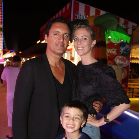 Si Dany Brillant vit à Paris, sa compagne et leurs fils ont posé leurs valises à Bruxelles.

Dany Brillant,  sa femme Nathalie et leur fils Lino à l'inauguration de la fête des Tuileries organisée par Caroline Barclay le 24 juin 2016.
© Philippe Baldini / Bestimage