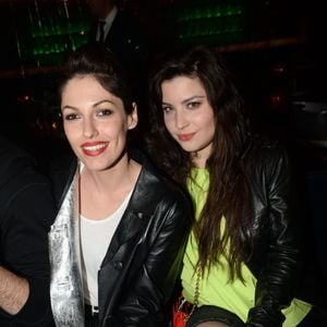 Elle apprécie particulièrement les petits commerces du quartier, d’autant plus qu’elle prend désormais davantage plaisir à cuisiner.

Jennifer Ayache (du groupe Superbus, fille de Chantal Lauby) et guest - Anniversaire de Sandra Zeitoun de Matteis à l'Arc à Paris, le 24 avril 2015. RACHID BELLAK / BESTIMAGE
