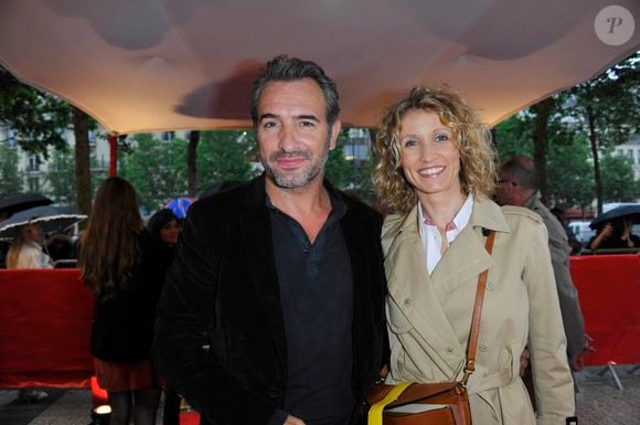 Jean Dujardin et Alexandra Lamy - Avant-première du film "Un bonheur n'arrive jamais seul" au Gaumont Marignan à paris le 15 juin 2012 ©Agence/ Bestimage