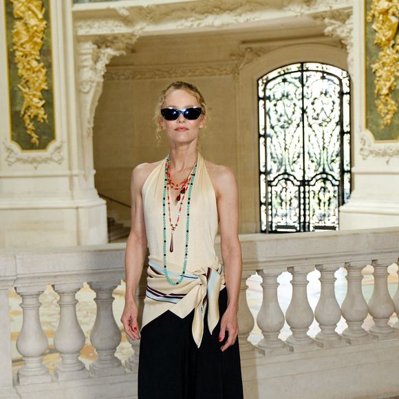 Vanessa Paradis au deuxième défilé Chanel "Collection Haute Couture Automne/Hiver 2026-2027" lors de la Fashion Week de Paris, le 7 juillet 2026

© Pauline Mourey / Bestimage