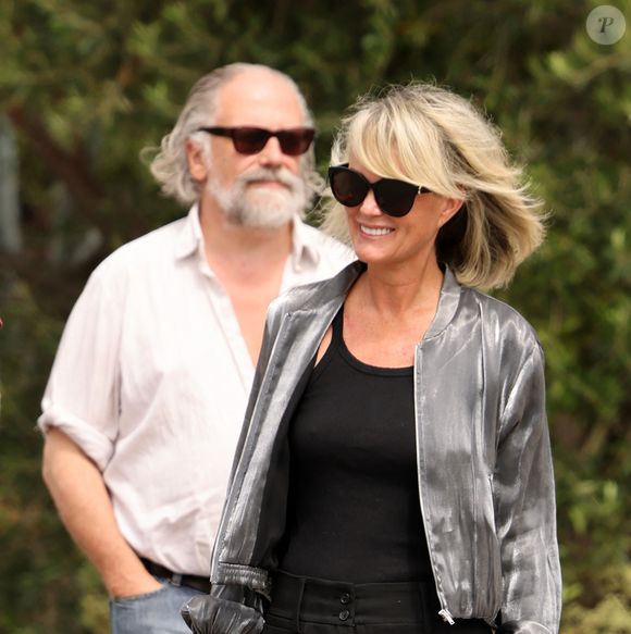 Exclusif -Laeticia Hallyday garde le moral avec la visite d'amis dans sa villa de Pacific Palisades à Los Angeles @Agence / Bestimage