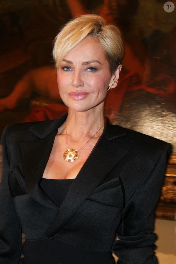 Adriana Karembeu lors de la Grande Soirée de Noël HFC (Haute Fragrance Company) au Musée des Arts décoratifs à Paris le 11 décembre 2025. © Philippe Baldini / Bestimage