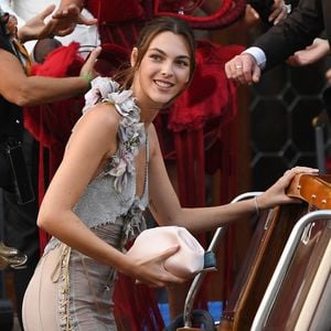 Ils sont arrivés en taxi-bateau à la fête de pré-cérémonie.

Venise, Italie -  Leonardo DiCaprio arrive avec Vittoria Ceretti au mariage de Jeff Bezos le 26 juin 2025.



Pictured: Leonardo Dicaprio and Vittoria Ceretti