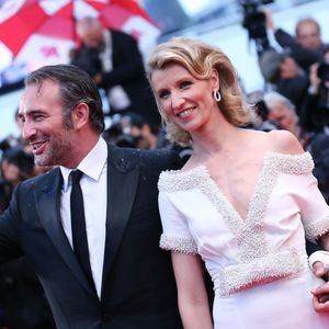 Jean Dujardin et Alexandra Lamy - Montée des marches du film "Thérèse Desqueyroux" pour la cérémonie de clôture du 65e festival du film de cannes le 27 mai 2012. ©JACOVIDES-BORDE-MOREAU / BESTIMAGE