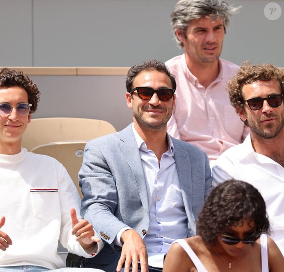 Les frères Kretz dans les tribunes des Internationaux de France de tennis de Roland Garros 2024 à Paris, France, le 4 juin 2024. © Jacovides-Moreau/Bestimage