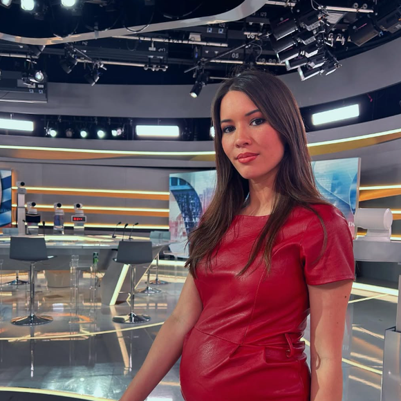 A l'occasion d'une interview, elle a dévoilé qu'elle attendait une petite fille
Emilie Broussouloux enceinte de son troisième enfant