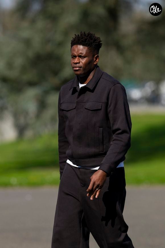 Brice Samba - Les joueurs de l'équipe de France de football arrivent au Centre national de football de Clairefontaine-en-Yveline, en France, le 23 mars 2026. Les vice-champions du monde se rendront cette semaine aux États-Unis, dans la banlieue de Boston, pour y disputer deux matchs amicaux en préparation de la Coupe du monde 2026. D’abord contre le Brésil jeudi (21 h), puis contre la Colombie dimanche (21 h). © Pierre Perusseau/Bestimage