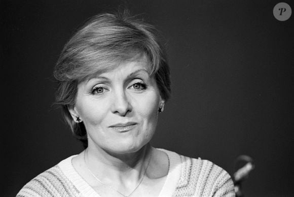 La chanteuse française souffrait d'une tumeur dont elle n'est pas parvenue à venir à bout.

En France, à Paris, Nicole Croisille sur le plateau de Midi Première. © Michel Croizard via Bestimage