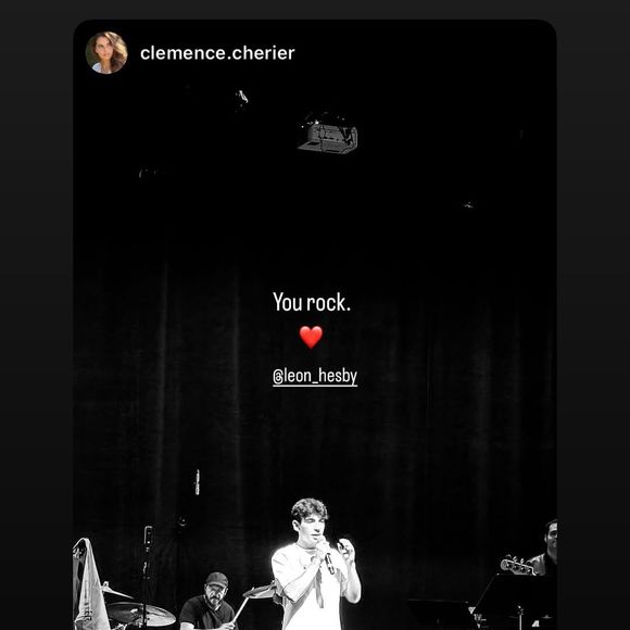 À ses côtés, son ex-femme et mère de ses fils, Amanda Sthers, "hyperstressée" pour son fils, Oscar, frère ainé de Léon, et sa grand-mère maternelle, Véronique Queffélec

Amanda Sthers, Instagram