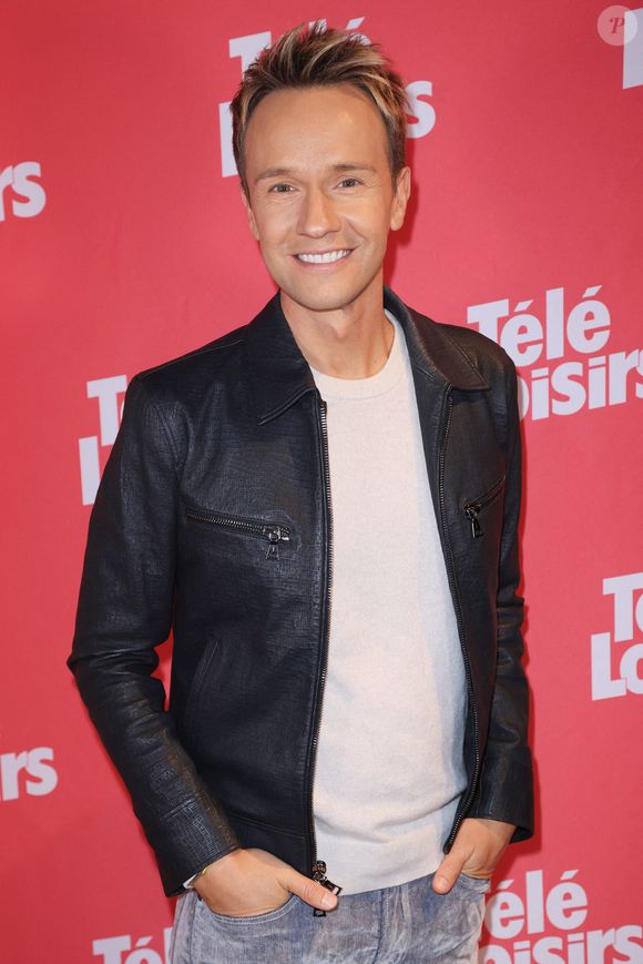 Lors de son passage dans le "Buzz TV"

Cyril Feraud participe aux 'Tele Loisirs Awards 2025' à Paris, 23 septembre 2025, France. Photo par Jerome Domine/ABACAPRESS.COM