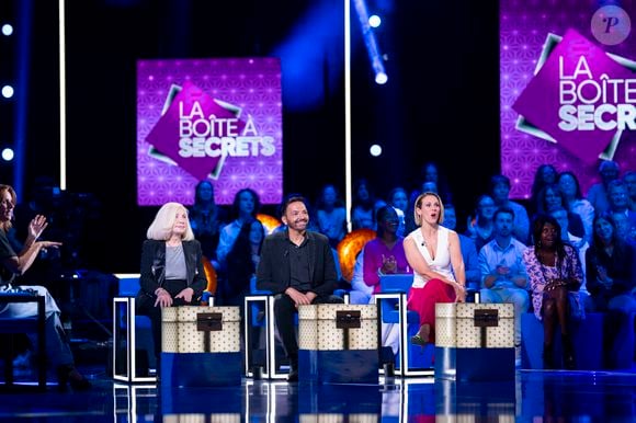 Exclusif - Kamel Ouali, Michele Torr et Lorie (Laure Pester) lors de l'enregistrement de l'émission "La Boîte à secrets", présentée par F.Bollaert et diffusée le 3 octobre 2025 sur France 3, dans les studios du Lendit à Saint-Denis, Seine Saint-Denis, France, le 9 septembre 2025. © Pierre Perusseau/Bestimage