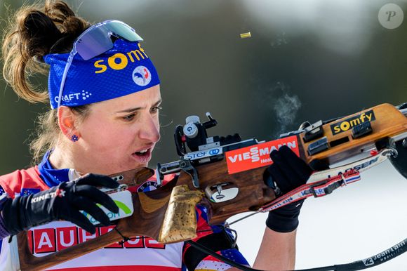 Julia Simon de France pendant le zérotage avant le départ en masse de l'épreuve féminine de 12,5 km pendant les Championnats du monde de biathlon IBU le 23 février 2025 à Lenzerheide, Suisse. Photo by Petter Arvidson/BILDBYRÅN/ABACAPRESS.COM